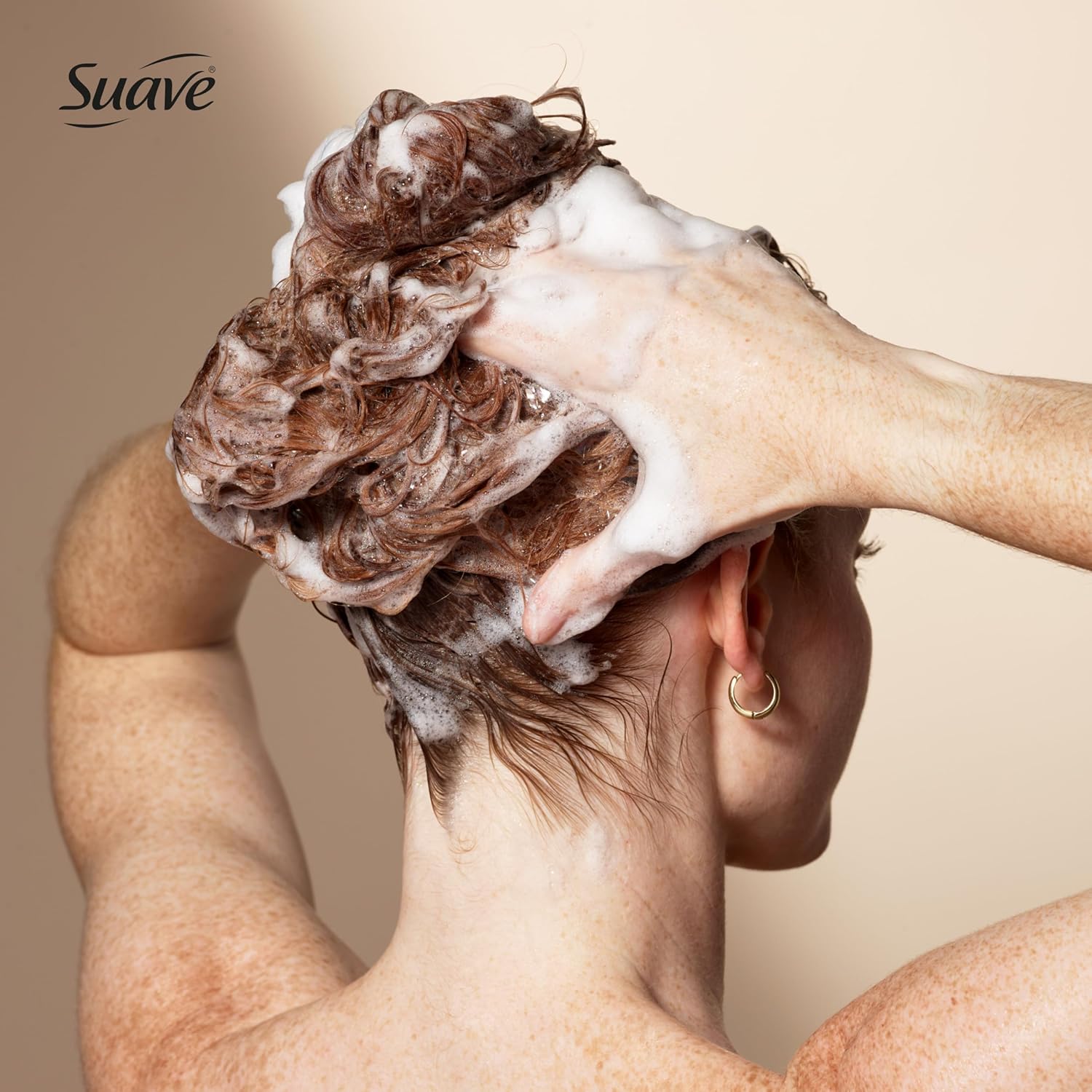 Suave Champú alisador de infusión de queratina para cabello encrespado, antihumedad + control de encrespamiento 48 horas, suaviza y desenreda para un fácil peinado, bomba de 28 onzas líquidas, 4 unidades