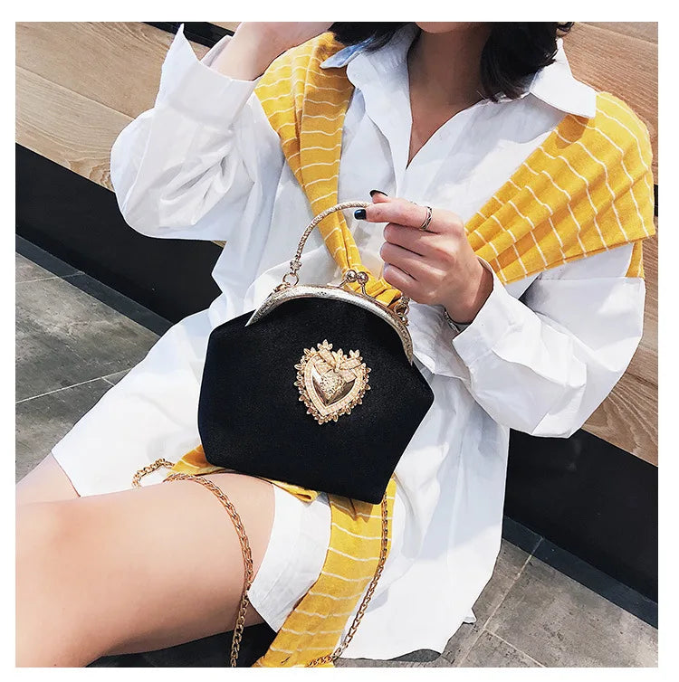Evening Clutch Bag Women Bag Shiny Handbag Heart Shape Metal Clutches Bag Fashion Chain Shoulder Crossbody Bag Luxury Lady Purse