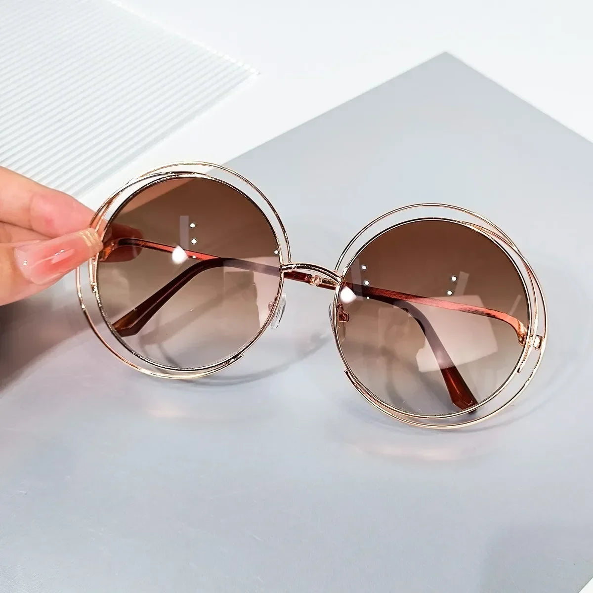 Women's Oversized Round Metal Fashion Glasses with Gradient Lenses - Stylish Retro Design, Parties, and Events, Accessories