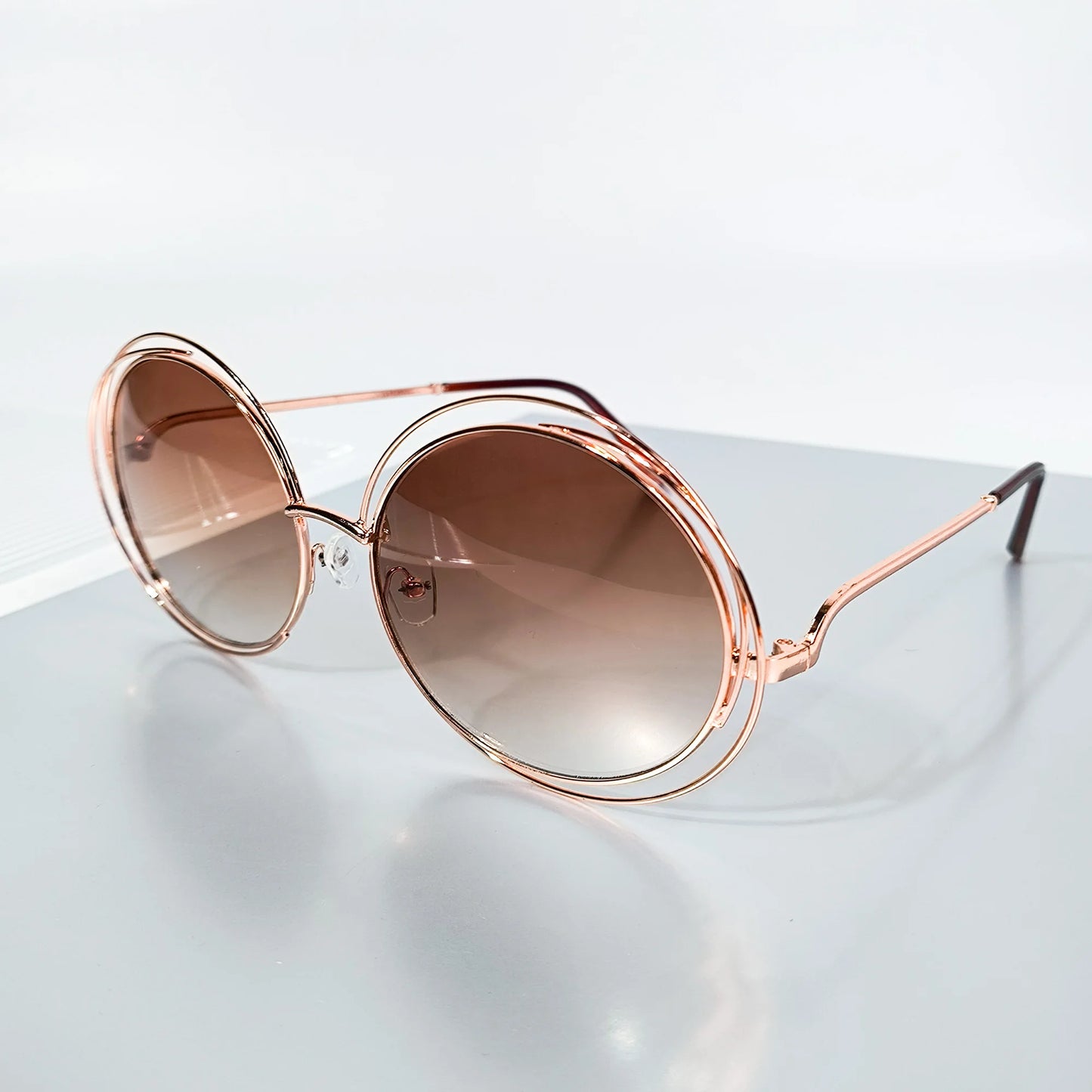 Women's Oversized Round Metal Fashion Glasses with Gradient Lenses - Stylish Retro Design, Parties, and Events, Accessories