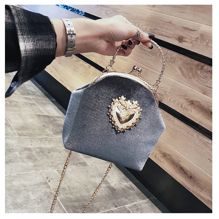 Evening Clutch Bag Women Bag Shiny Handbag Heart Shape Metal Clutches Bag Fashion Chain Shoulder Crossbody Bag Luxury Lady Purse